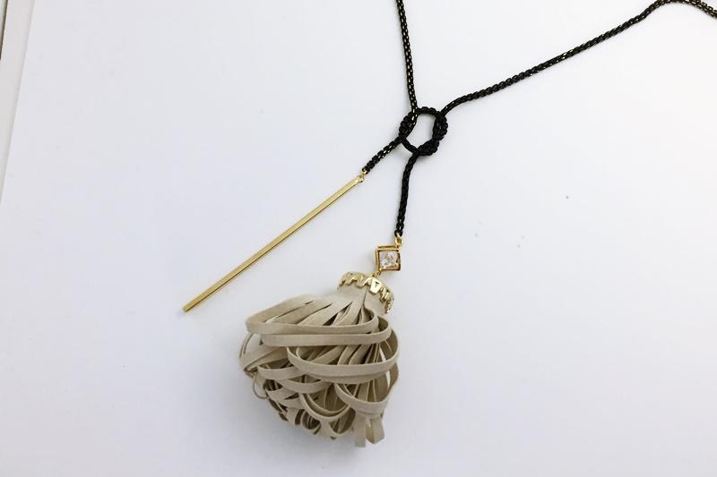 [Ozel] Elegant Glossy Brass Cubic Necklace